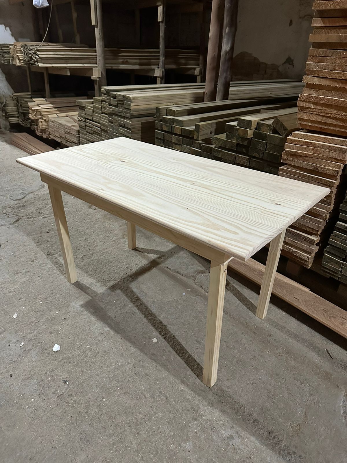 Mesa Pinus Comum