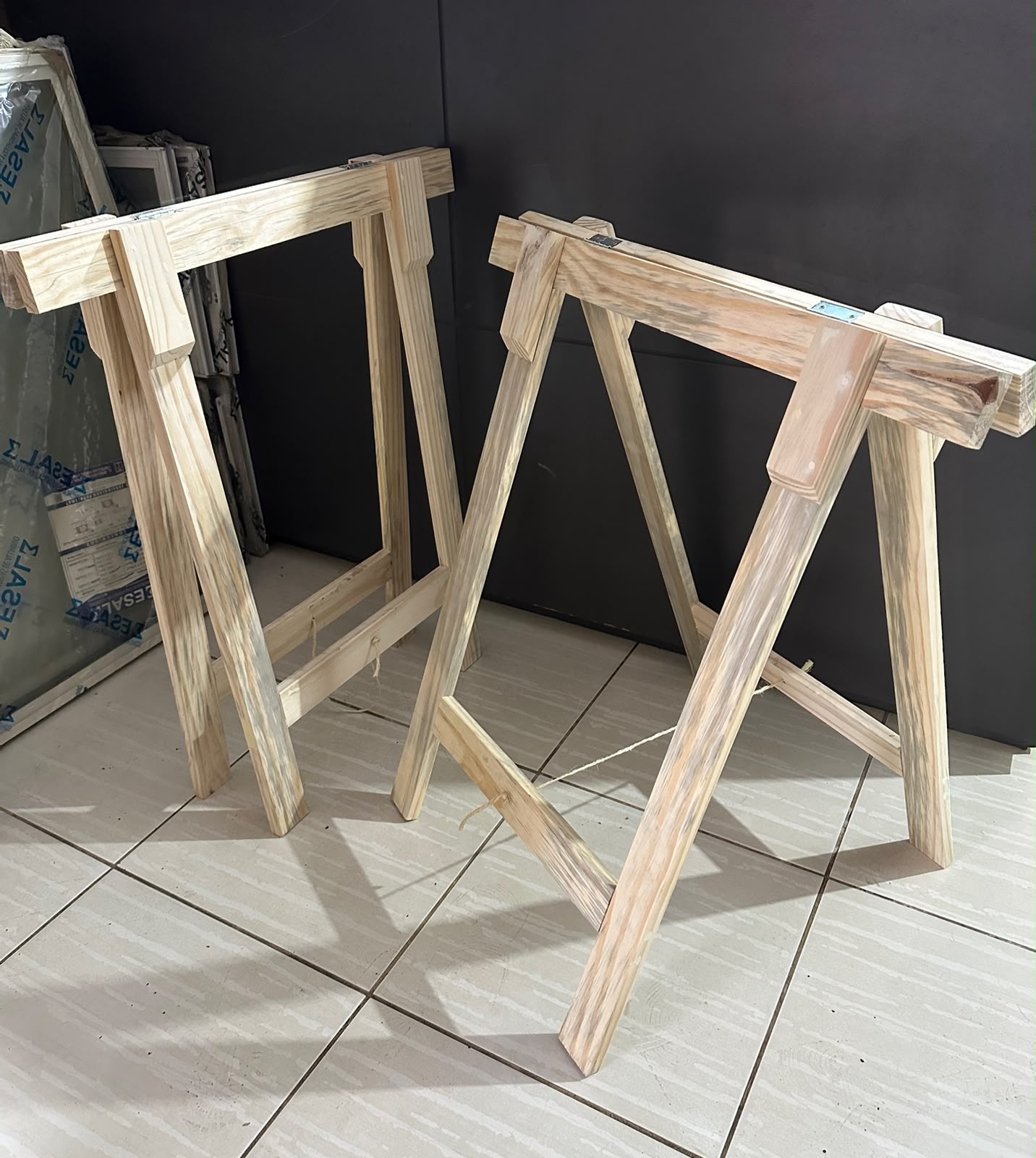 MOVEL LOJA Cavalete Pinus Comum de Abrir e Fechar 75 Cm largura - 85 Cm Altura - foto 3